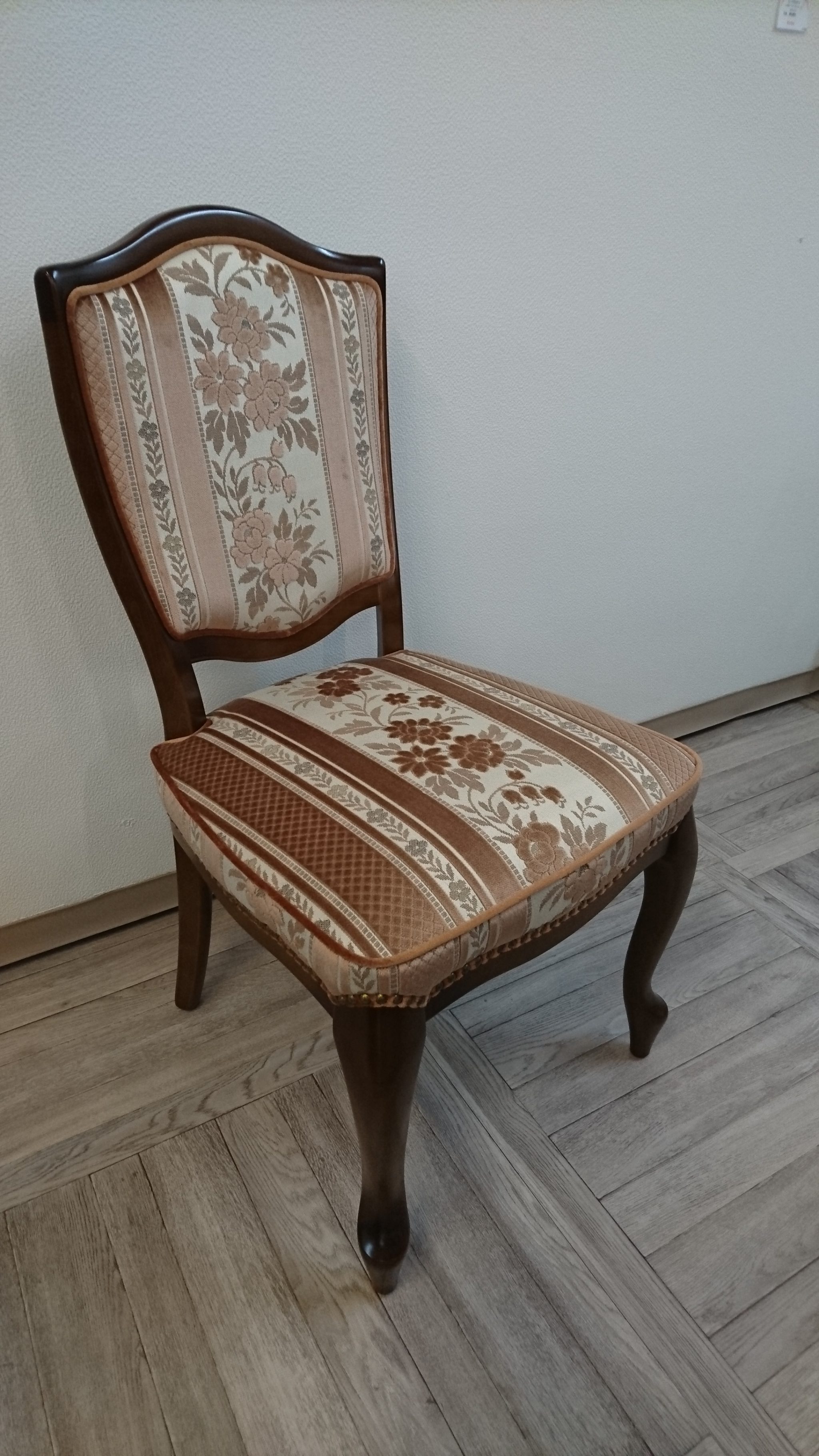 大人も着やすいシンプルファッション MARUNI マルニ ダイニングチェア 