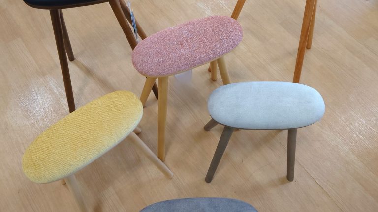 ナガノインテリア　人気のスツールたくさん入荷しました♪